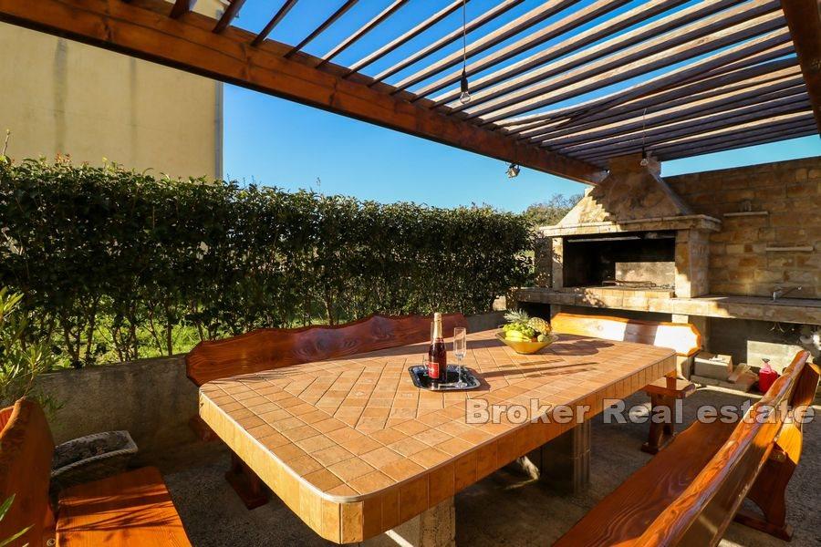 Дом с бассейном и видом на море