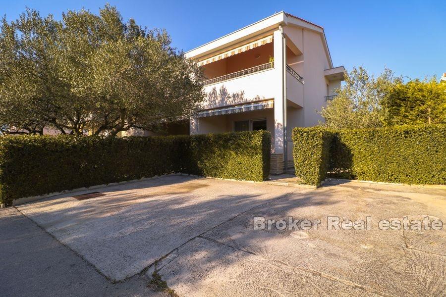 Дом с бассейном и видом на море