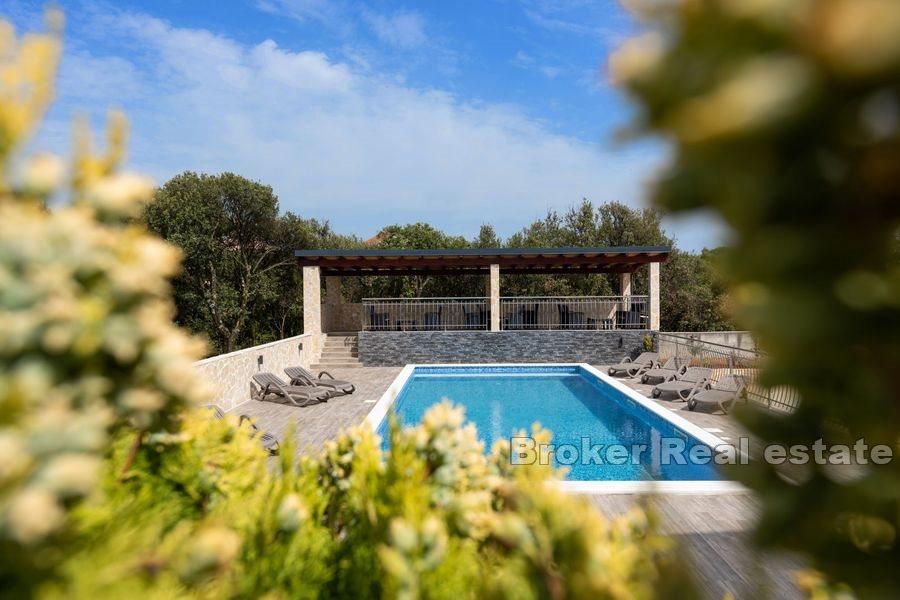 Palazzina con piscina
