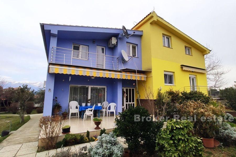 Haus mit weitläufigem Grundstück