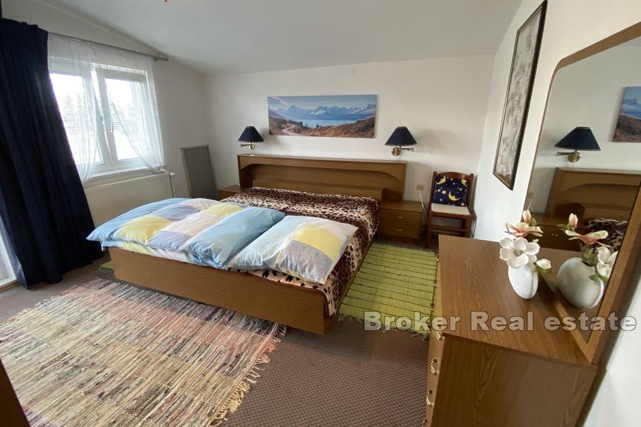 Kuća s prostranim zemljištem