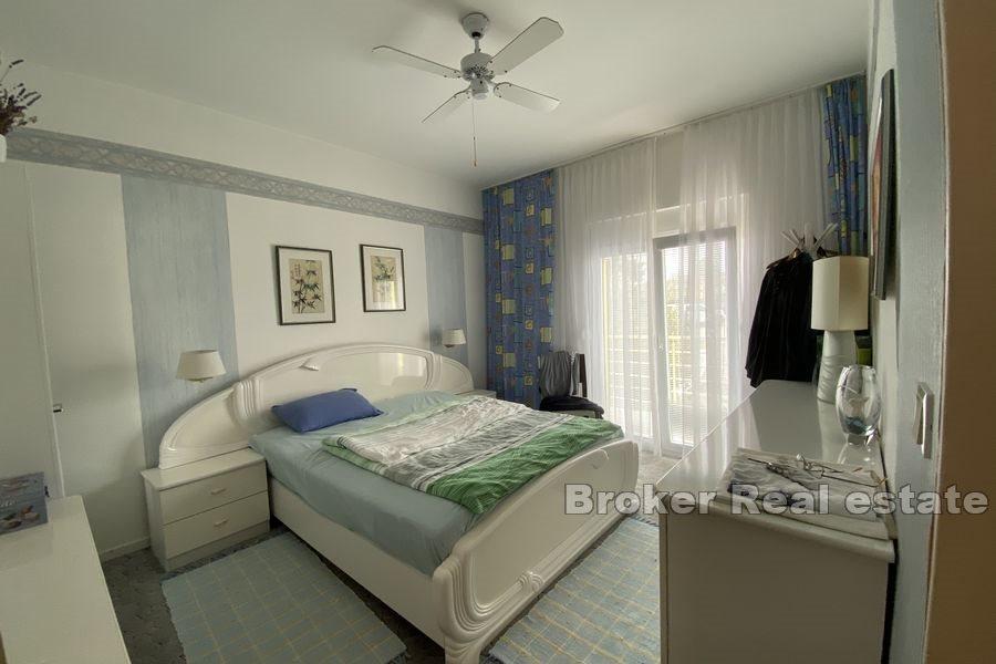 Haus mit weitläufigem Grundstück