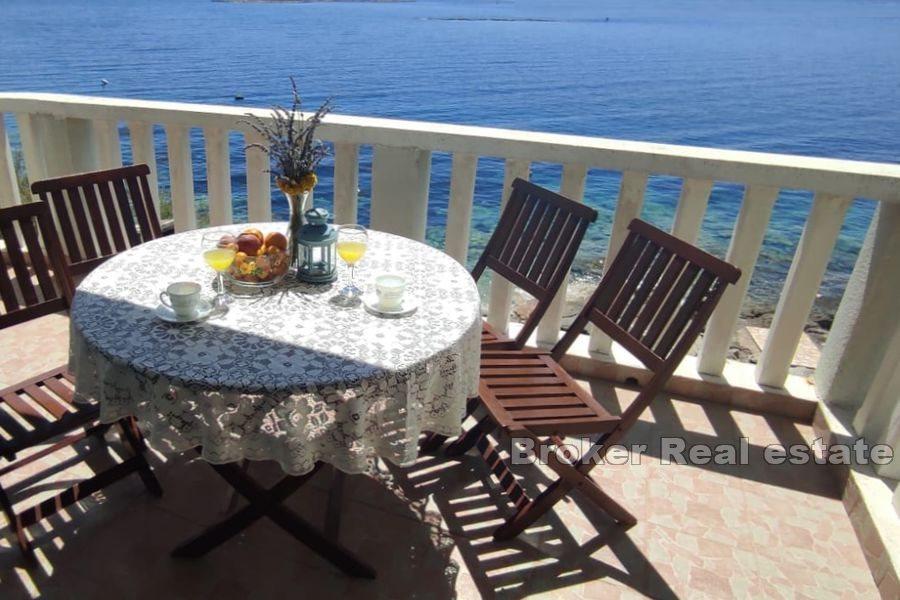 Dom w pierwszym rzędzie do morza