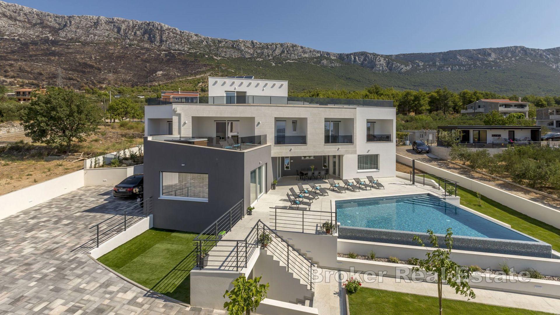 Villa avec piscine et vue mer