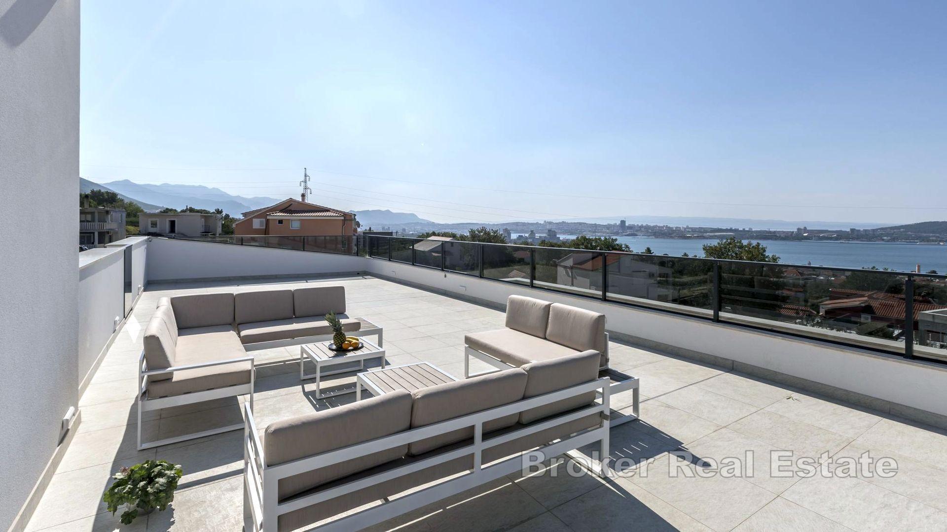 Villa con piscina e vista mare