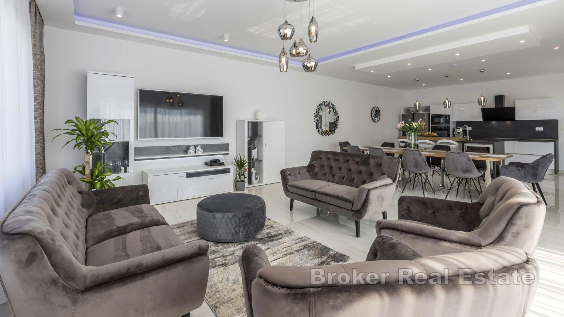 Villa con piscina e vista mare