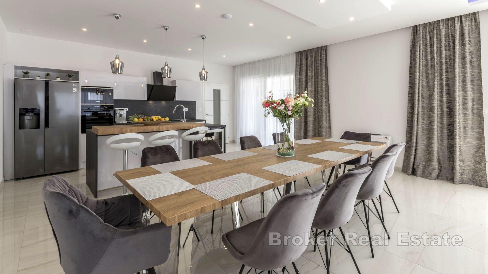 Vila s bazenom i pogledom na more