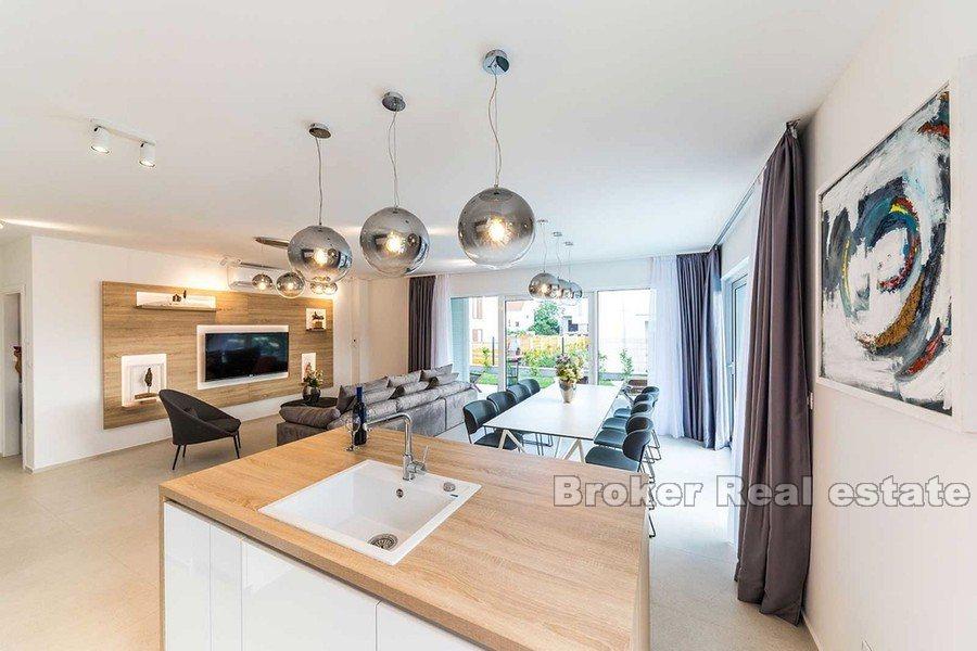 Moderní vila s bazénem