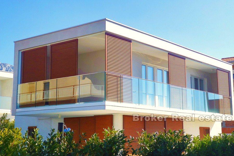 Moderna vila s bazenom