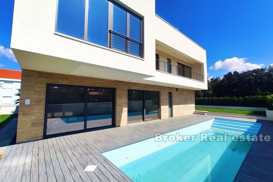 Moderne Villa mit Pool und Meerblick