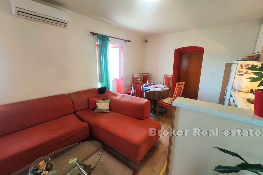 Tradicionalna kamena kuća prvi red do mora