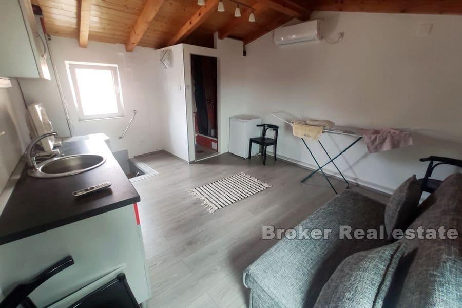 Traditionellt stenhus i centrum