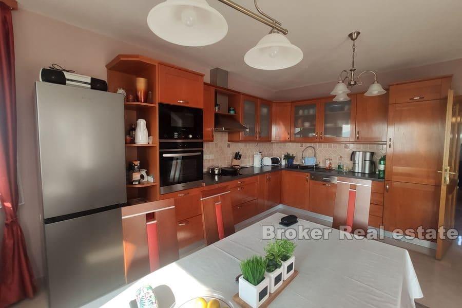 Atraktivna kuća sa otvorenim pogledom na more