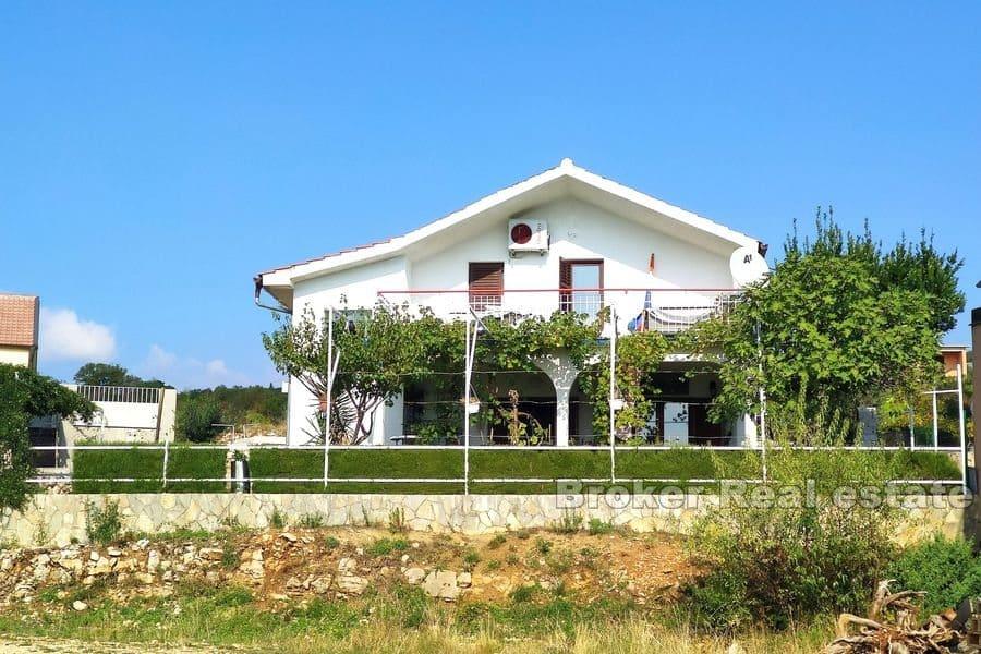 Šarmantna kuća sa otvorenim pogledom na more