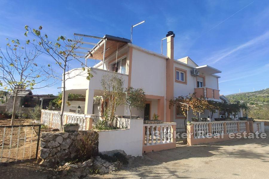 Familjehus med gård