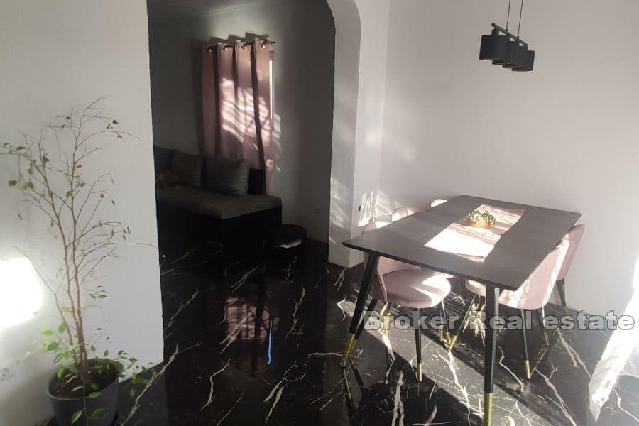 Obiteljska kuća s dvorištem