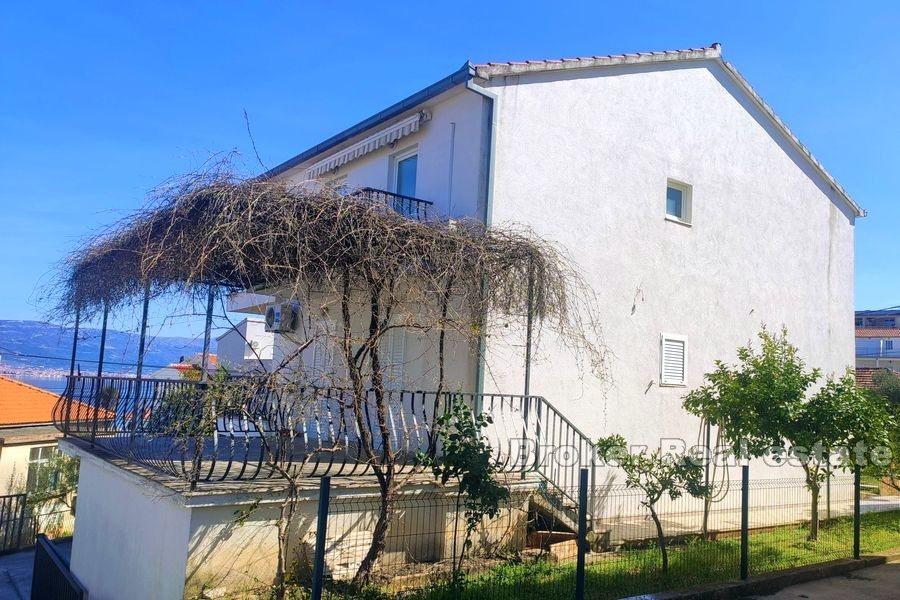 Apartment house with sea view