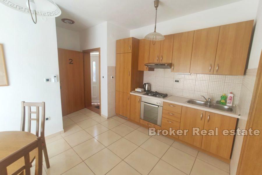 Dom z apartamentami z widokiem na morze