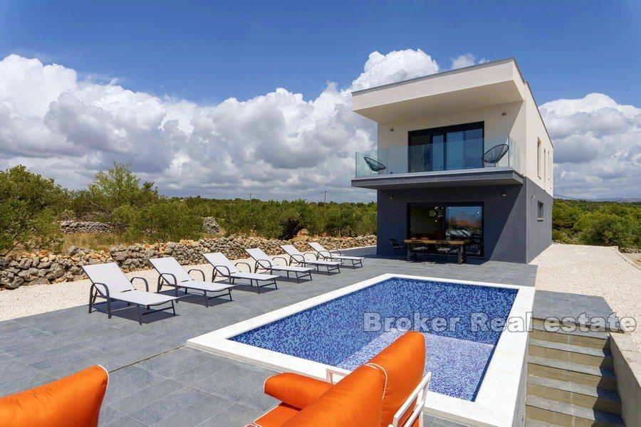Modern villa med pool