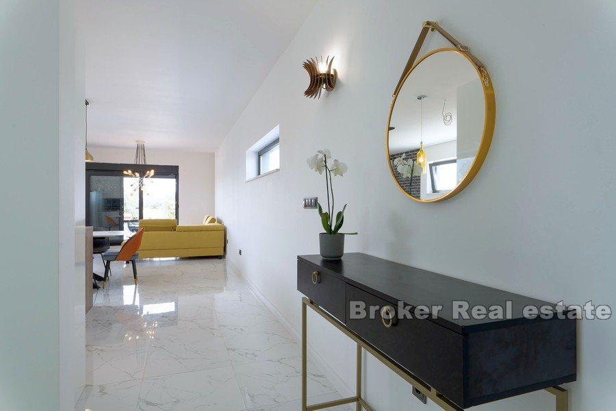 Modern villa med pool
