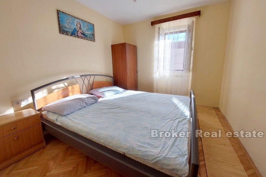 Maison à rénover, première rangée de la mer