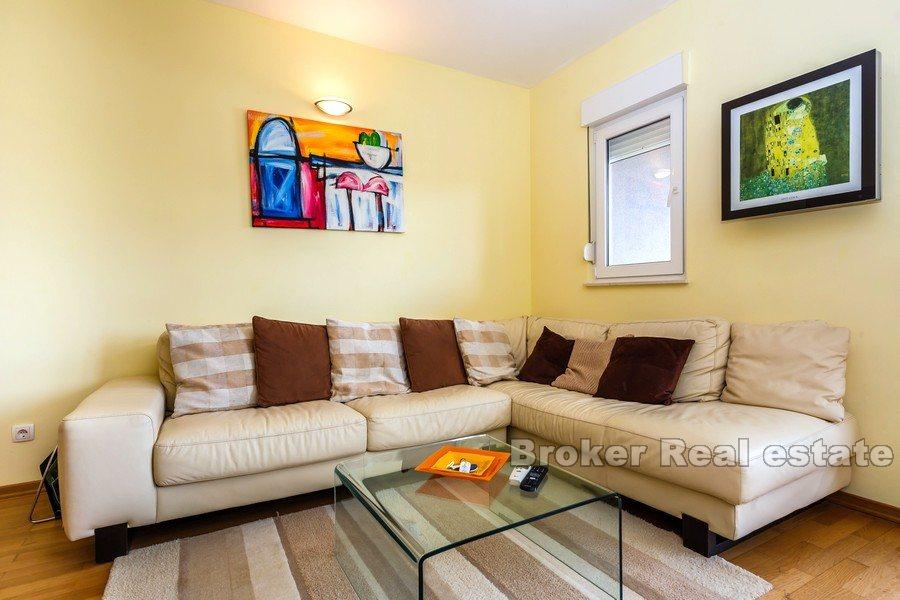 Three-bedroom apartment with sea view