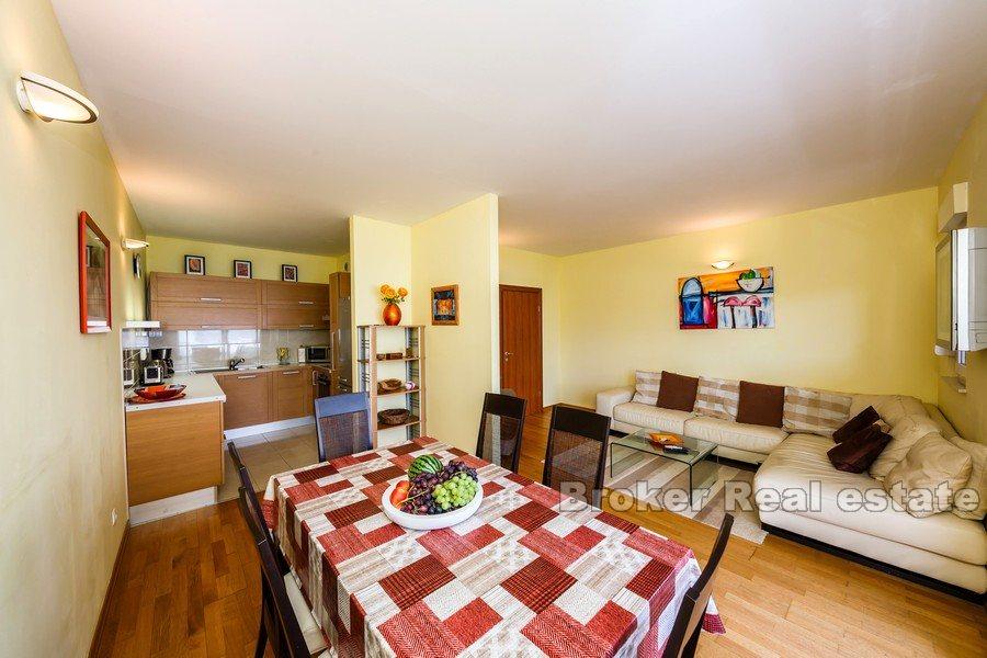 Three-bedroom apartment with sea view