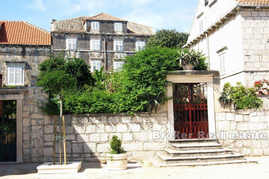 Historická kamenná vila z 18. století