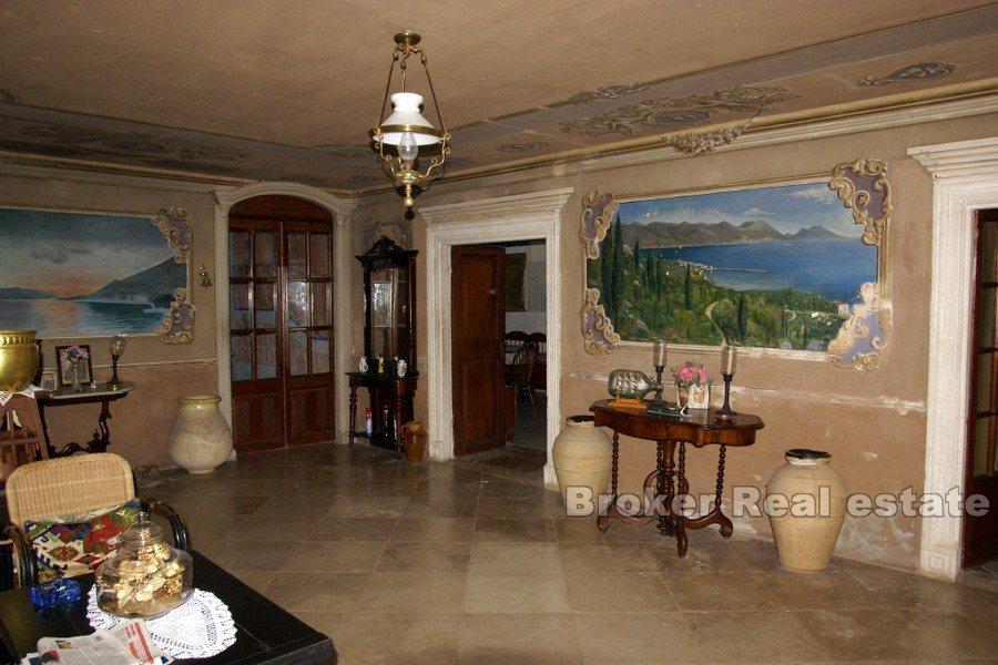 Historická kamenná vila z 18. století