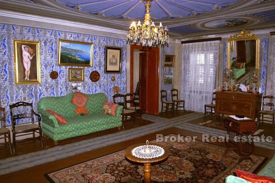 Historisk stenvilla från 1700-talet