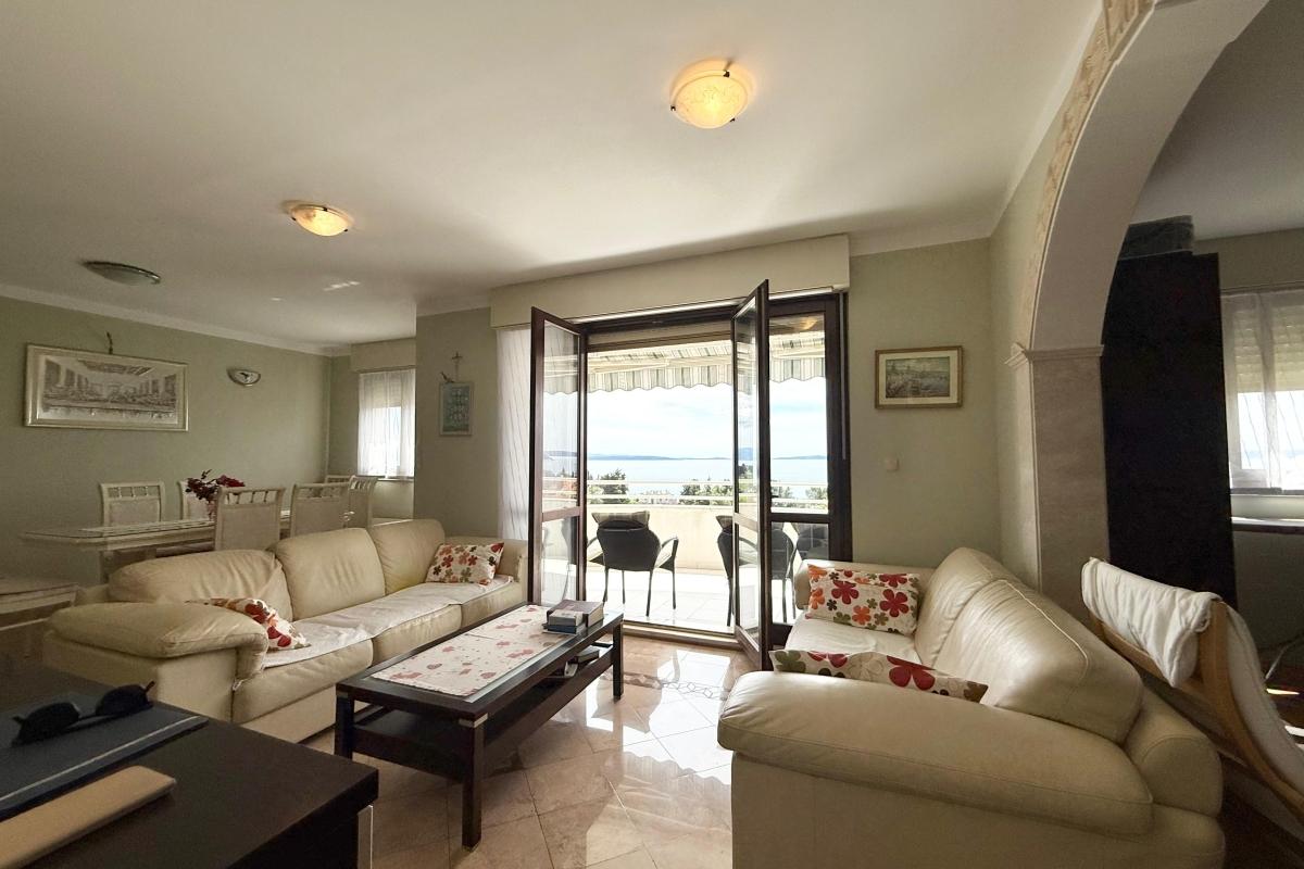 Spacious apartment with a sea viewRomslig leilighet med havutsikt