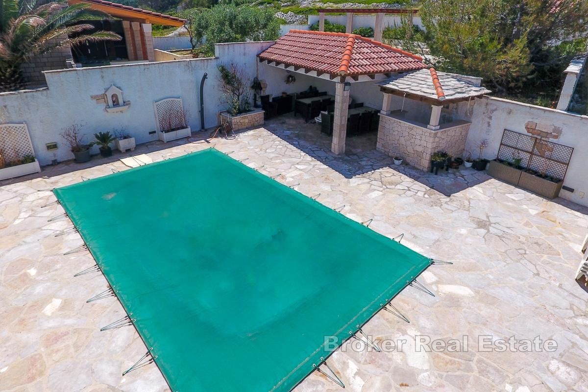 Casa mediterranea con piscina vicino al mare