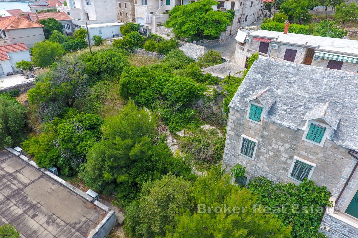 Casa in pietra in prima fila sul mare