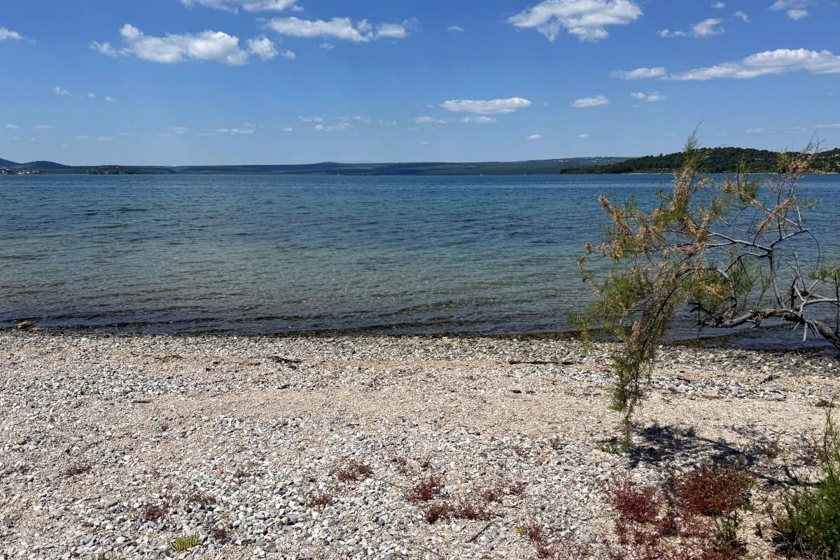 001-2041-108-near-sibenik-attractive-building-plot-first-row-to-the-sea-for-sale