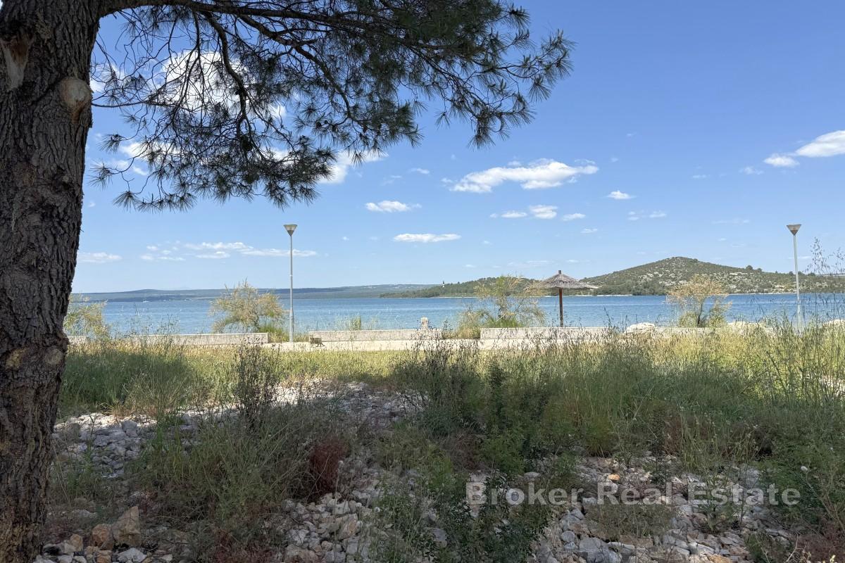 Terreno edificabile attraente in prima fila sul mare