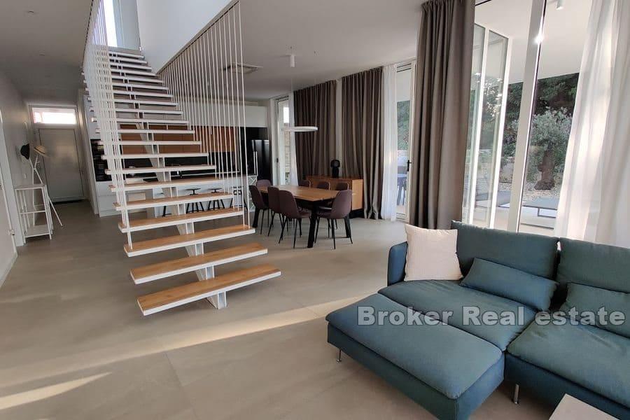 Villa mit Pool in Meeresnähe