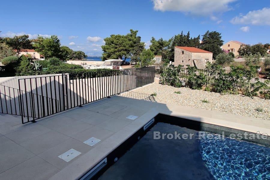 Villa mit Pool in Meeresnähe