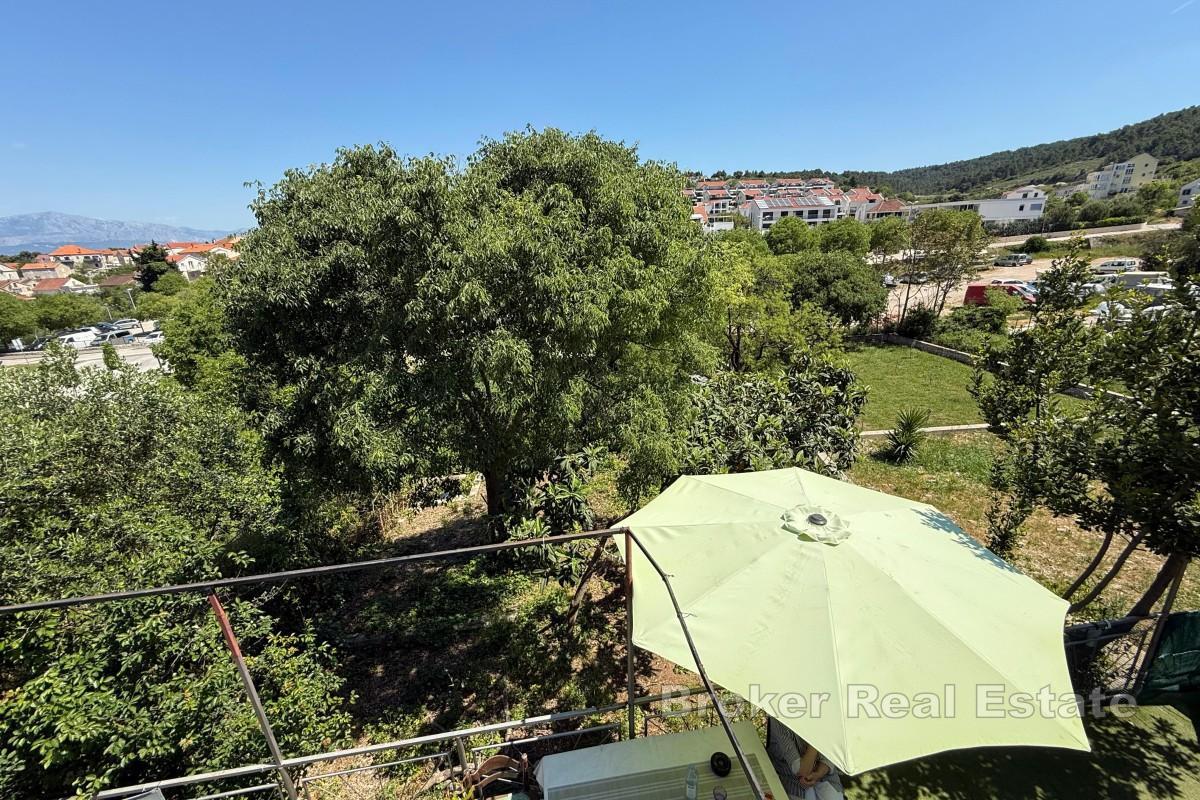 Kuća za renovaciju na prostranom zemljištu