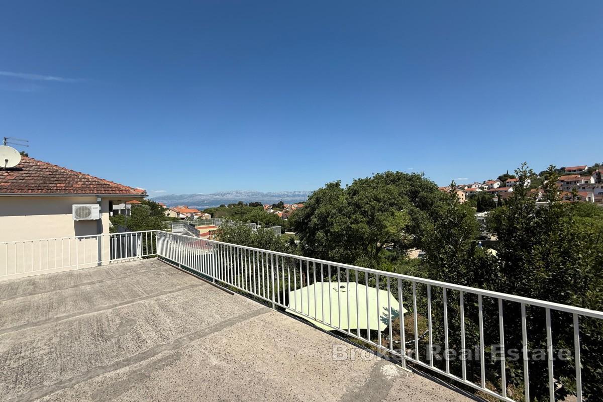 Kuća za renovaciju na prostranom zemljištu