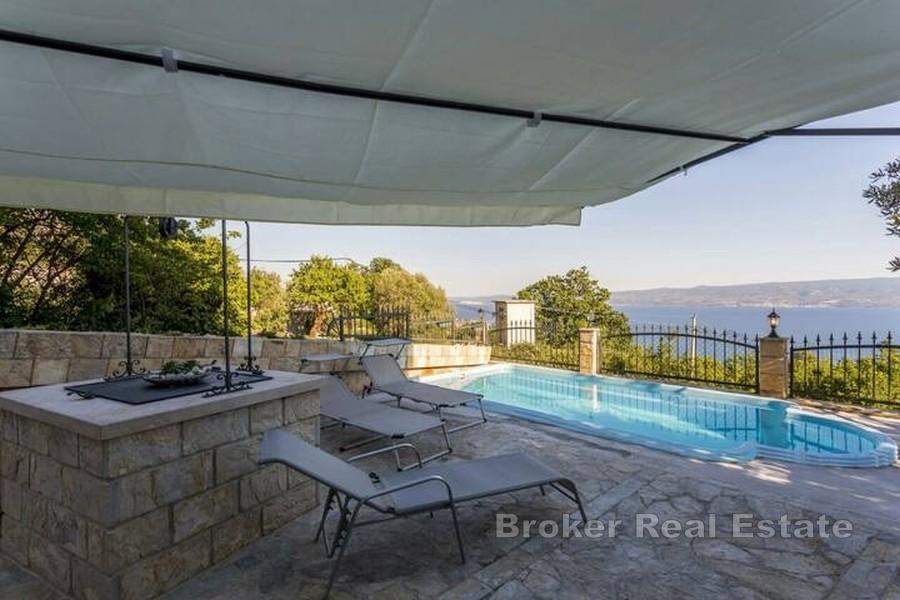 Vila s bazenom i pogledom na more