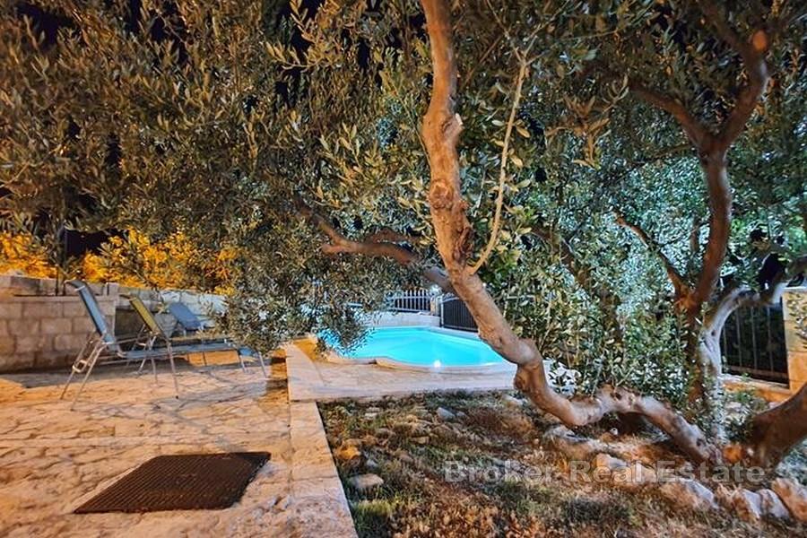 Vila s bazenom i pogledom na more