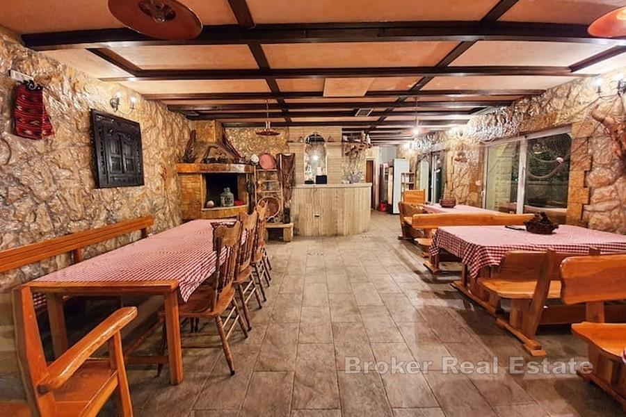 Vila s bazenom i pogledom na more