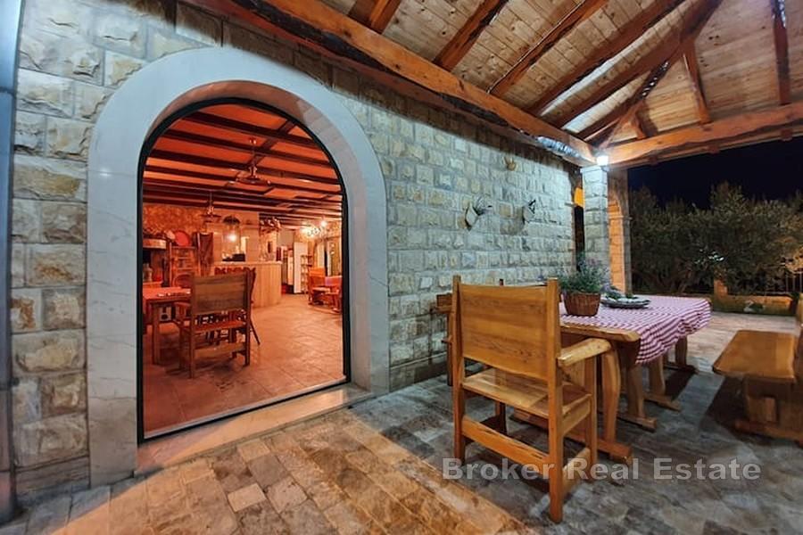 Vila s bazenom i pogledom na more