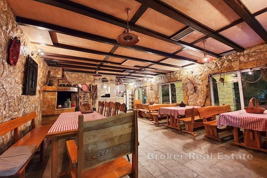 Vila s bazenom i pogledom na more