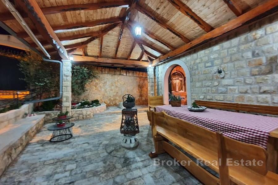 Vila s bazenom i pogledom na more