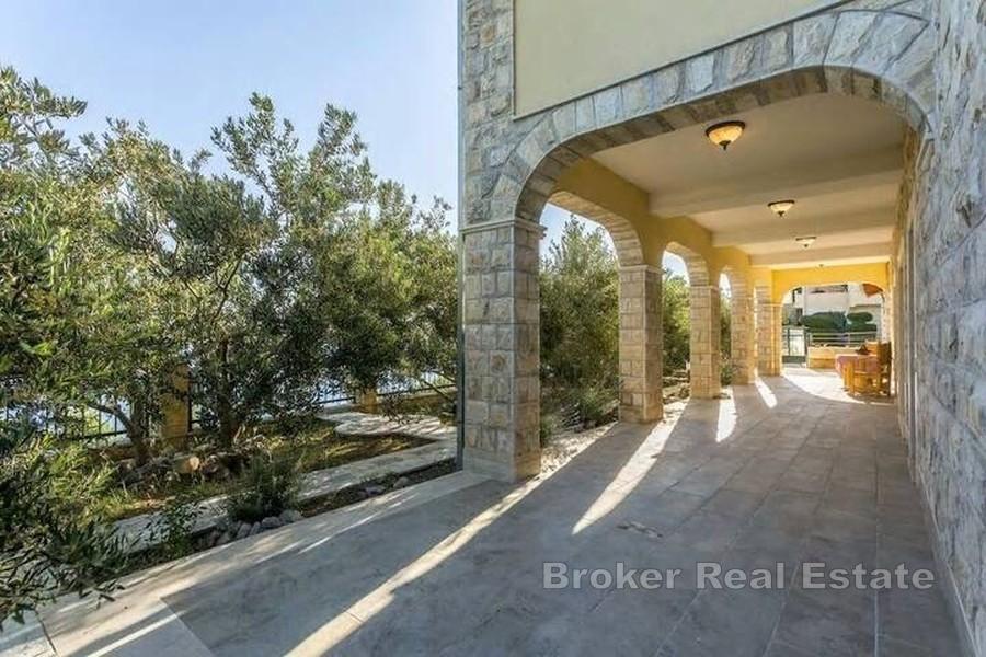 Vila s bazenom i pogledom na more