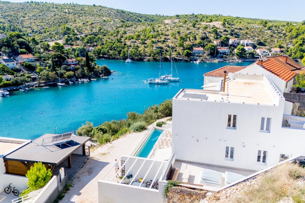 001-2041-115-island-brac-new-villa-with-pool-and-open-sea-view-for-sale