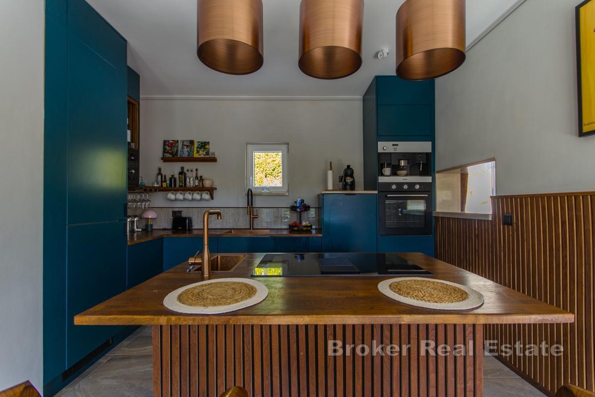 Neu gebaute Villa mit Pool und offenem Meerblick