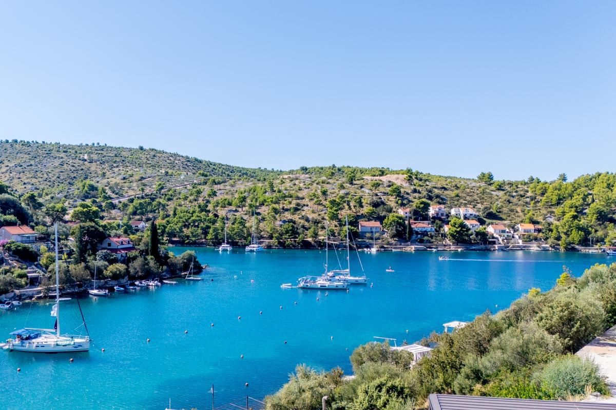 001-2041-116-Island-of-Brac-House-in-an-unique-location-with-a-sea-view-for-sale