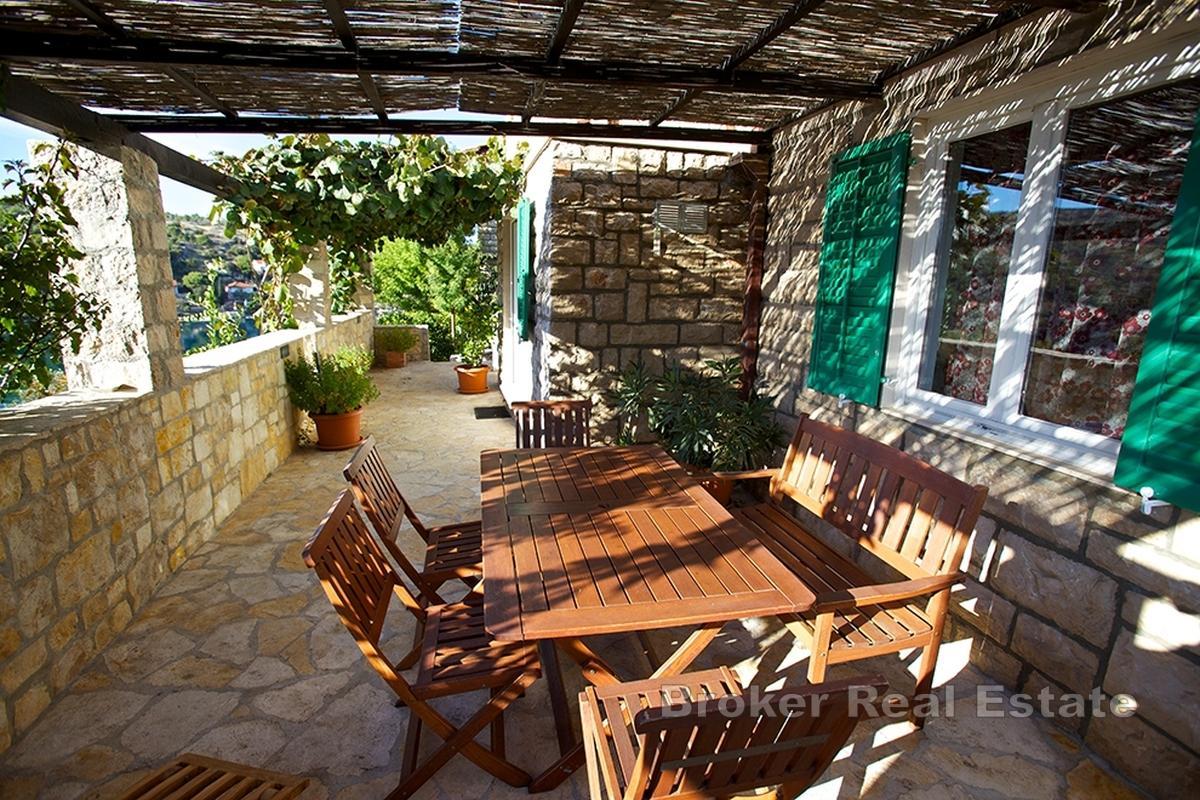 Kuća na jedinstvenoj lokaciji s pogledom na more